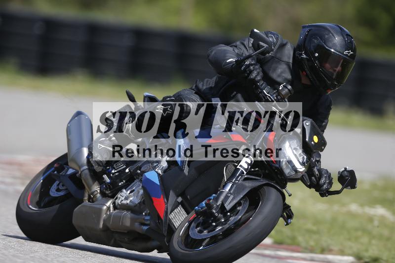 /Archiv-2025/09 22.04.2025 Cornu Master School ADR/rot-rouge/35